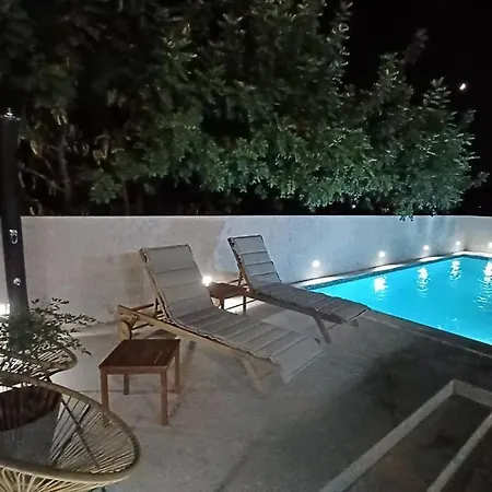 Apartment With Pool *