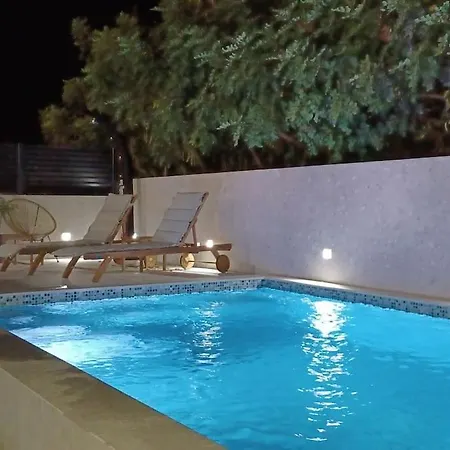 アパート With Pool イェルサ